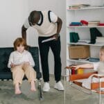 Chia sẻ trách nhiệm giáo dục trẻ giữa bố mẹ và thầy cô: Chìa khóa vàng cho trẻ ADHD