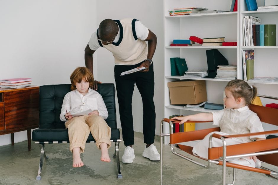 Chia sẻ trách nhiệm giáo dục trẻ giữa bố mẹ và thầy cô: Chìa khóa vàng cho trẻ ADHD