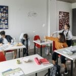 Bí quyết xây dựng lớp học hạnh phúc: Hướng dẫn chi tiết cho giáo viên và nhà trường