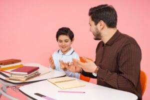 Vì sao môi trường giáo dục tốt nhất là sự kết hợp gia đình nhà trường hiệu quả?